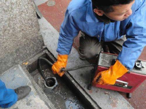 汤旺河疏通下水道