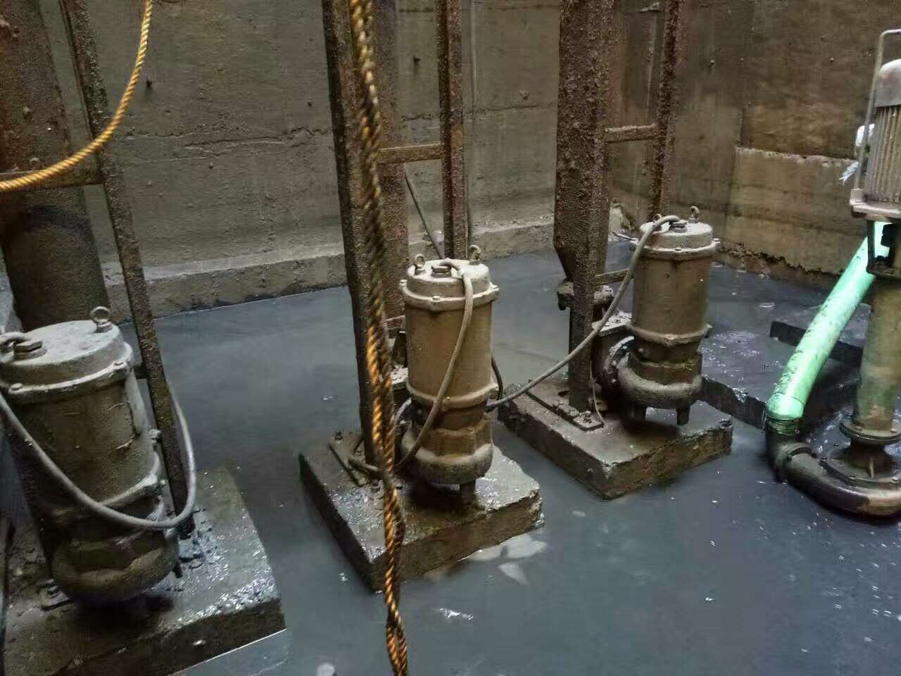 汤旺河污水池清理